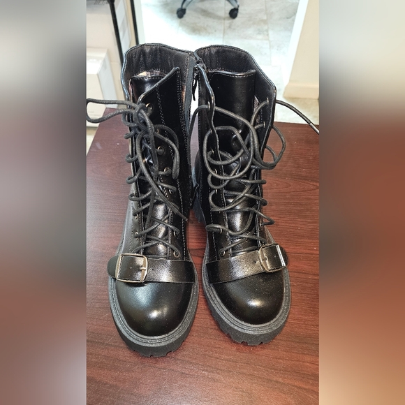 Oripalla Shoes - Sleek Black Lace-Up Combat Boots